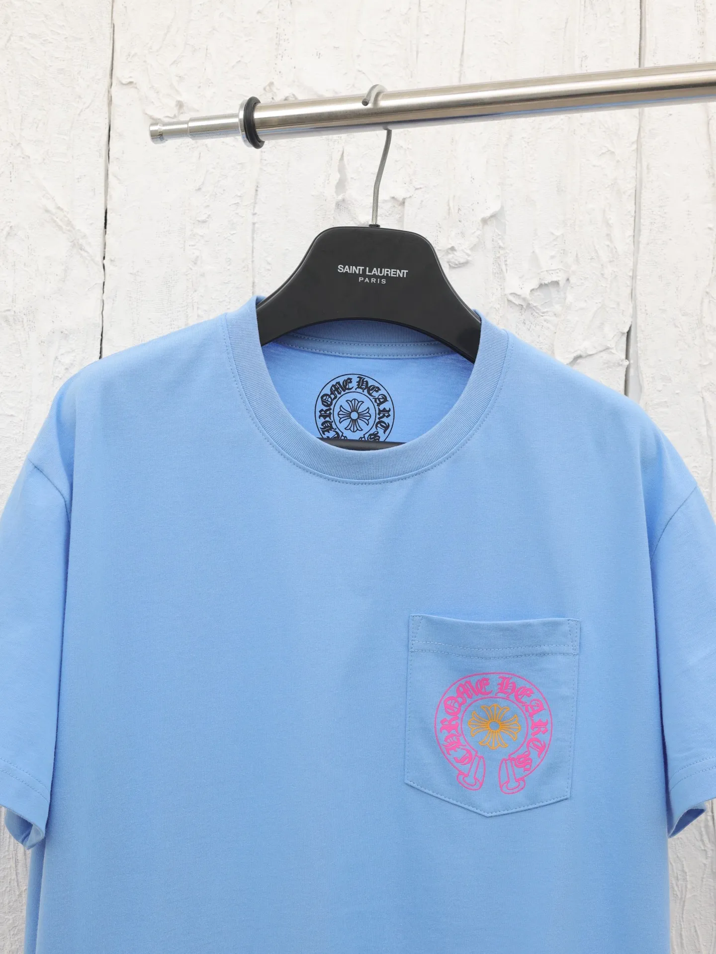 🅿️290 Chrome Hearts*/Chrome Hearts 25 new Miami limited horseshoe cross printed short-sleeves. Made of combed cotton high-density ice-permeable fabric, ribbed custom-woven and dyed. The printing uses imported glue printing. Every wiring detail is strictly in accordance with YB to achieve 100%. The overall wiring is straight and delicate, and the fabric is comfortable and soft. Size: S/M/L